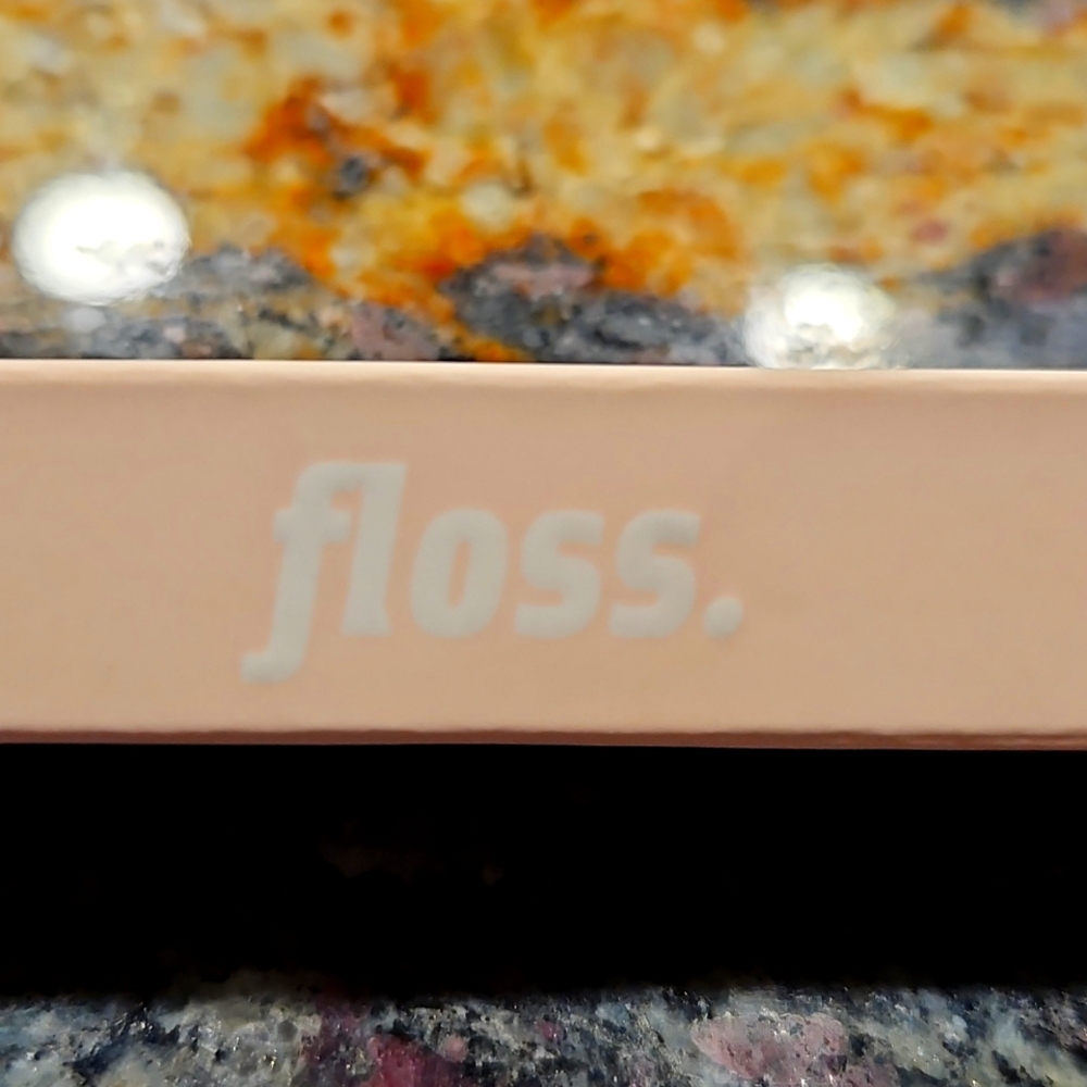 FLOSS Lip Advocate in “proof” (Brand New in Box!)💘